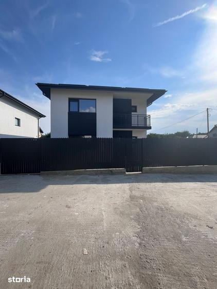 Casă cu 4 camere cu Teren 350 Mp în Vidra