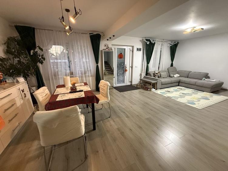 Casă cu 4 camere în Central