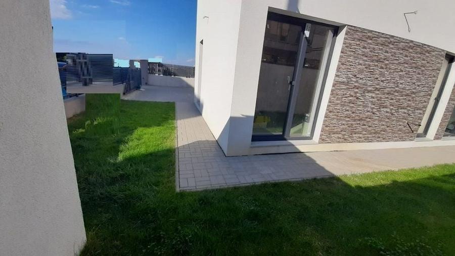 Duplex cu 6 camere cu Canalizare în Europa