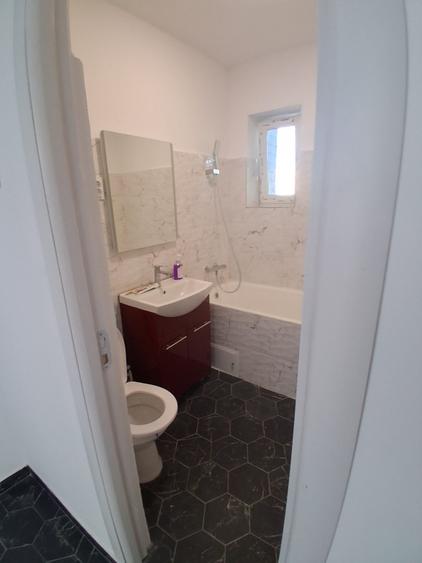 Apartament cu 2 camere semidecomandat în Podu Roș