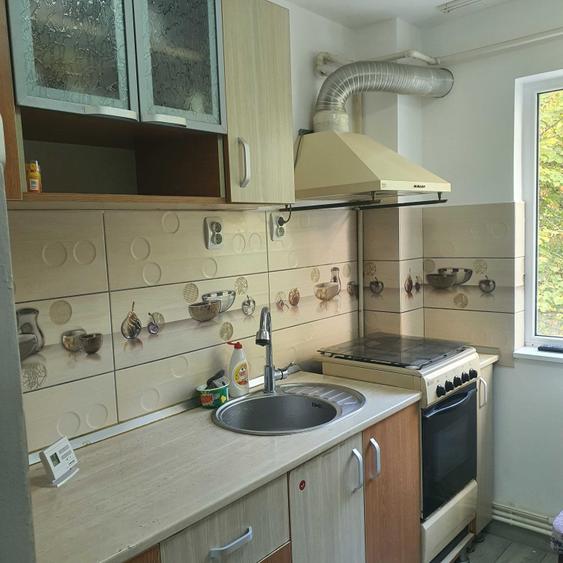 Apartament cu 2 camere semidecomandat în Crâng