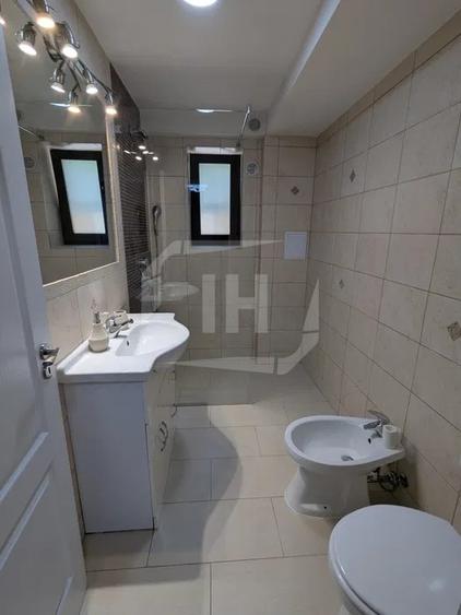 Apartament cu 3 camere semidecomandat, mobilat în Mărăști