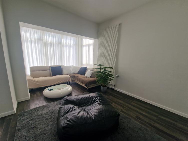 Apartament cu 3 camere decomandat, mobilat în Central