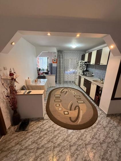 Apartament cu 3 camere decomandat, mobilat în 1 Mai