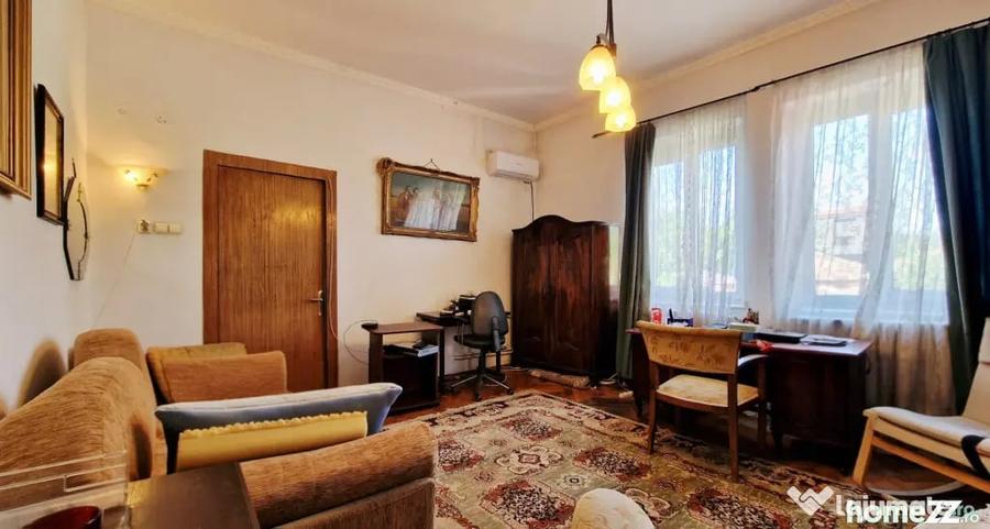 Apartament cu 5 camere semidecomandat în Dacia