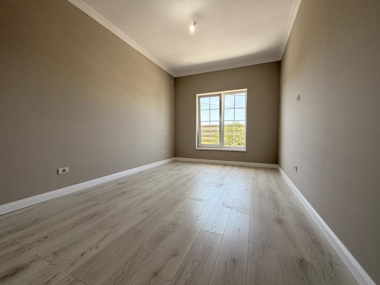 Duplex cu 5 camere cu Canalizare în Chișoda