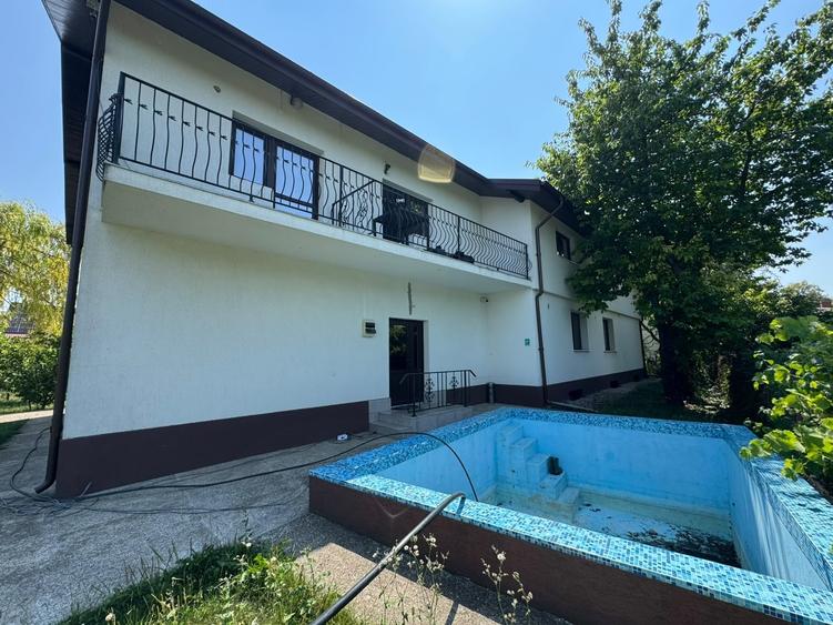 Casă individuală cu 16 camere cu Piscina în Copou