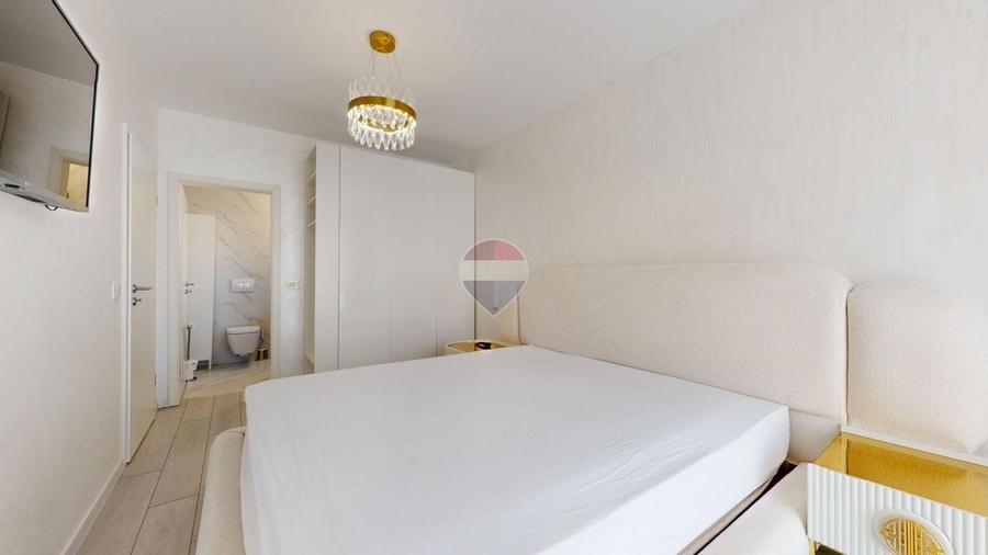 Apartament cu 3 camere decomandat, mobilat în Tractorul