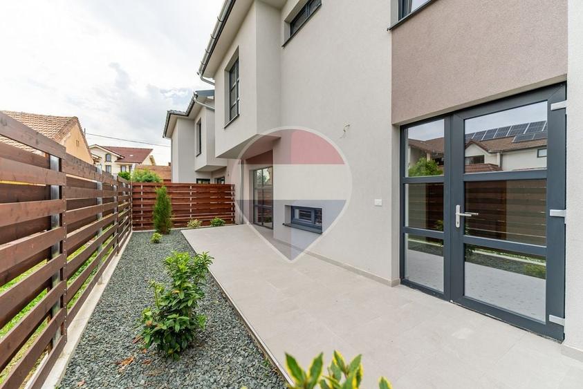 Casă cu 4 camere cu Teren 230 Mp în Pârneava