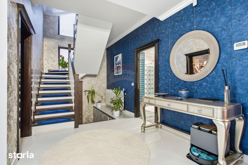 Casă cu 7 camere cu Teren 384 Mp în Bârnova