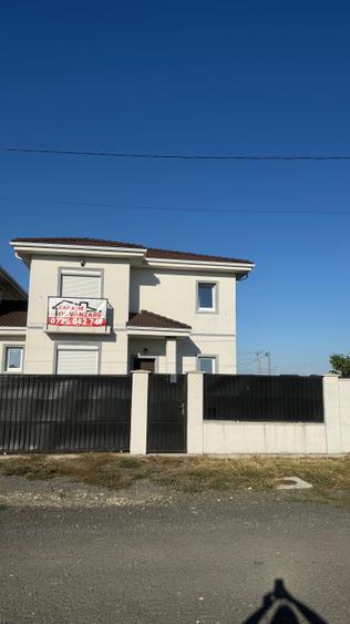 Casă cu 4 camere în Moșnița Veche