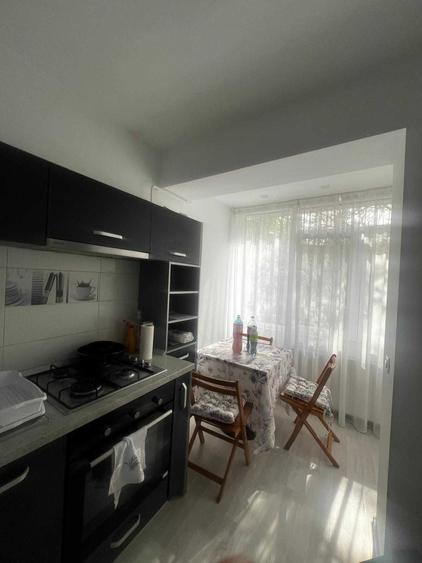 Apartament cu 2 camere semidecomandat în Sârbi