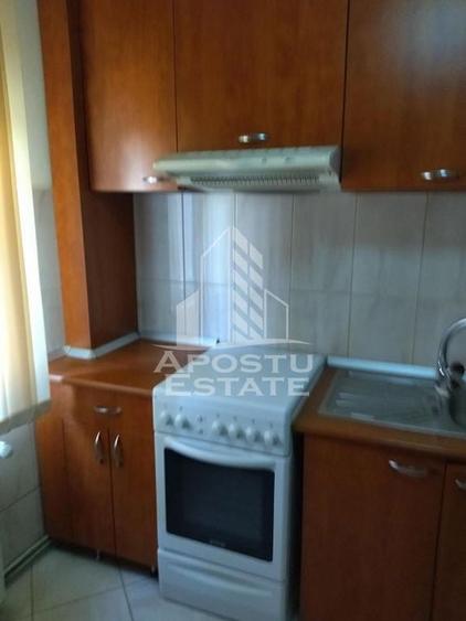 Apartament cu 4 camere decomandat în Soarelui