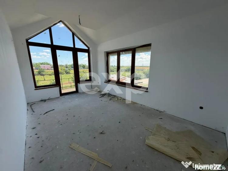 Casă cu 7 camere cu Teren 1000 Mp în Butimanu
