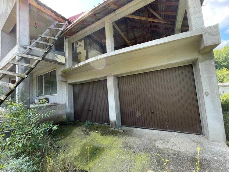 Casă cu 4 camere în Bogați