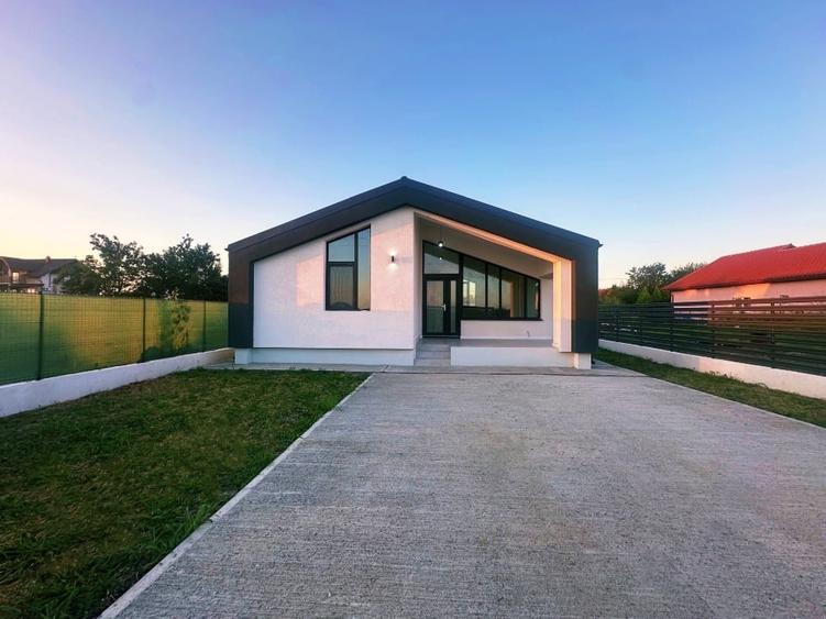 Casă individuală cu 3 camere cu Garaj în Căpățânești