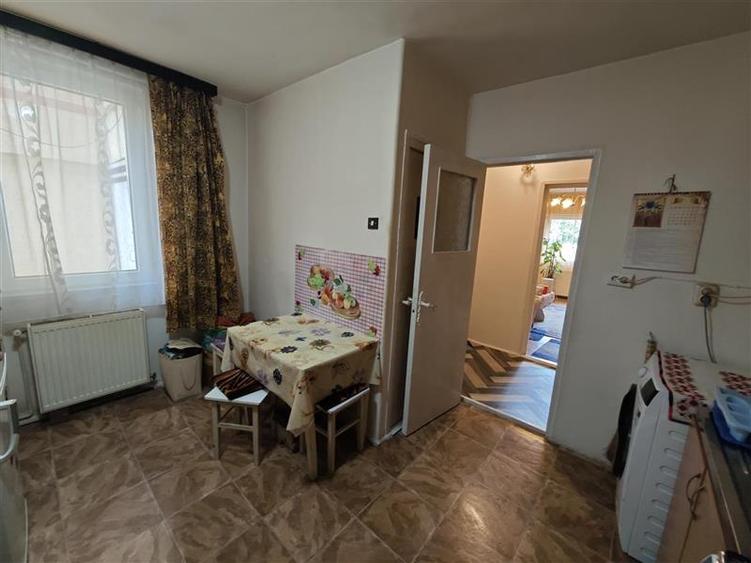 Apartament cu 4 camere decomandat în Aurel Vlaicu
