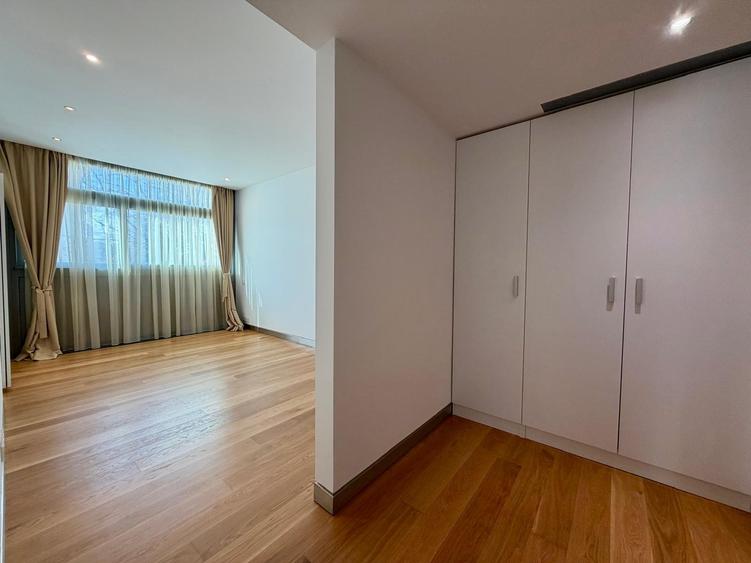 Apartament cu 4 camere decomandat în Aviatorilor