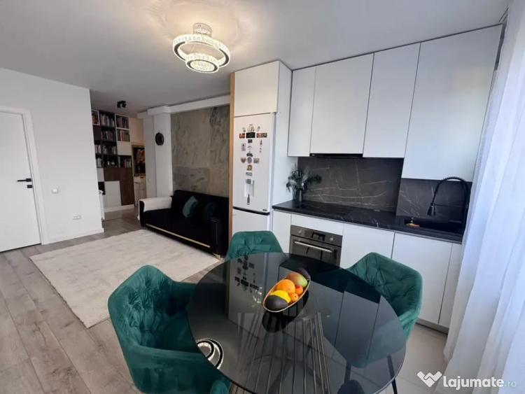 Apartament cu 3 camere semidecomandat în Dâmbul Rotund