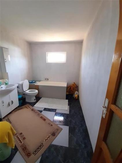 Casă cu 5 camere cu Teren 396 Mp în Traian