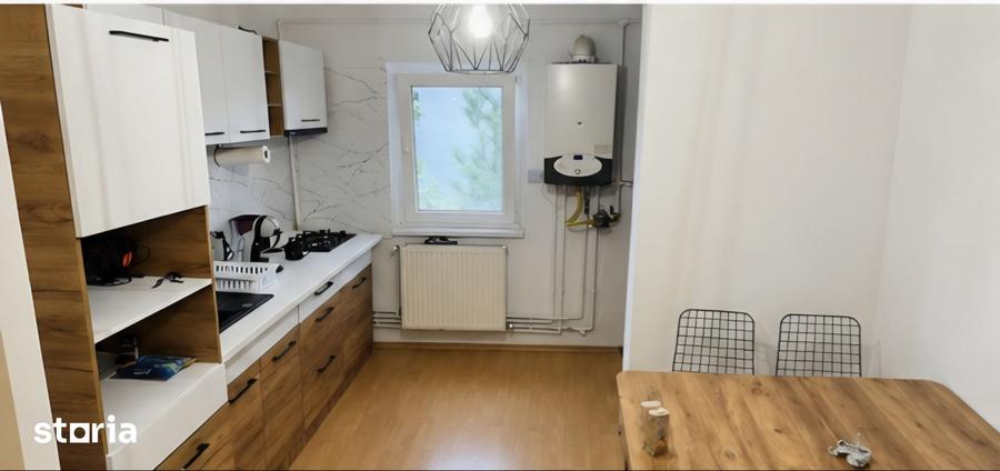 Apartament cu 2 camere semidecomandat în Est