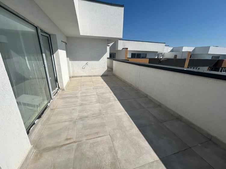Apartament cu 3 camere decomandat în Berceni