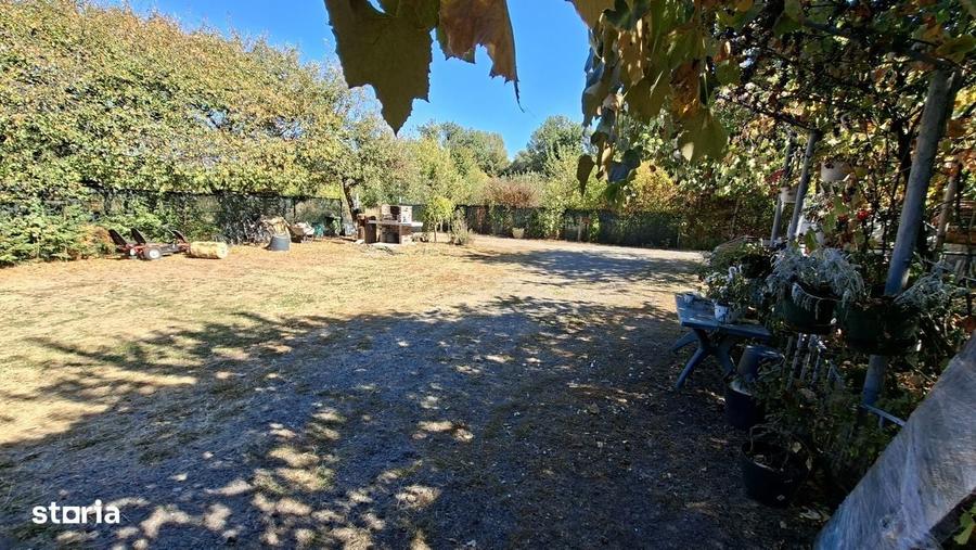Casă cu 3 camere în Bujoreni