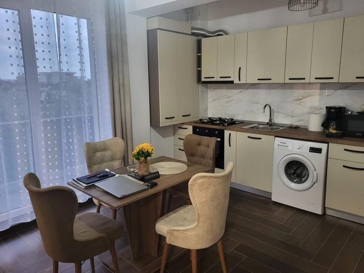 Apartament cu 3 camere semidecomandat în Central