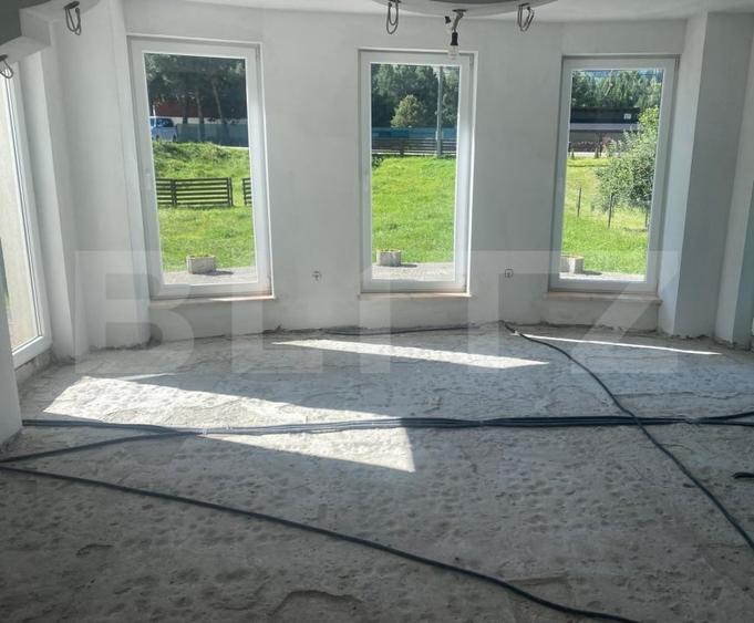 Vilă cu etaj de vânzare în Pojorâta - 6