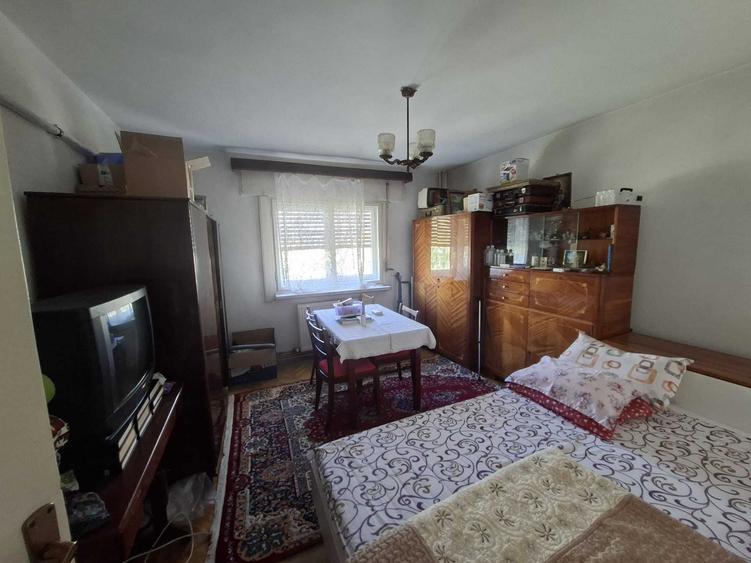 Apartament cu 3 camere decomandat în Sud
