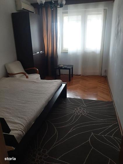 Apartament cu 3 camere semidecomandat în Drumul Taberei