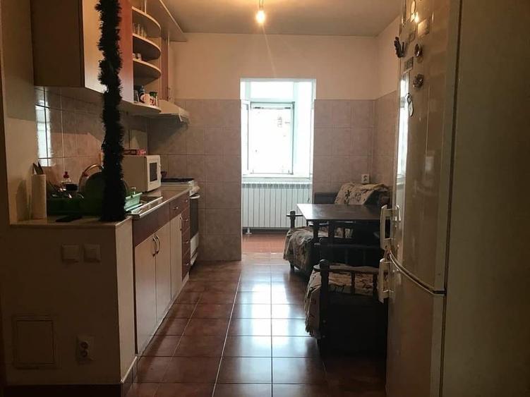 Apartament cu 3 camere decomandat în Canta