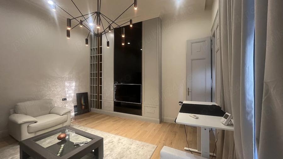 Apartament cu 3 camere semidecomandat în Central