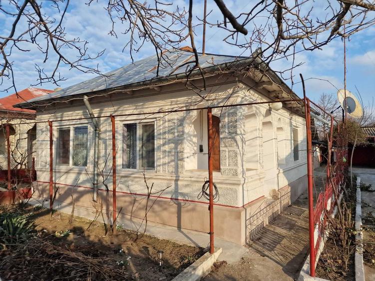 Casă cu 4 camere cu Teren 150 Mp în Central