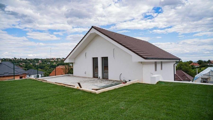 Casă cu 4 camere cu Teren 1000 Mp în Central