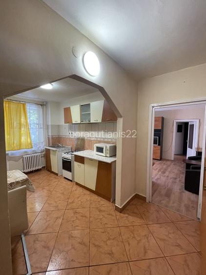 Apartament cu 2 camere, Oradea, Strada Lacul Rosu nr. 4.