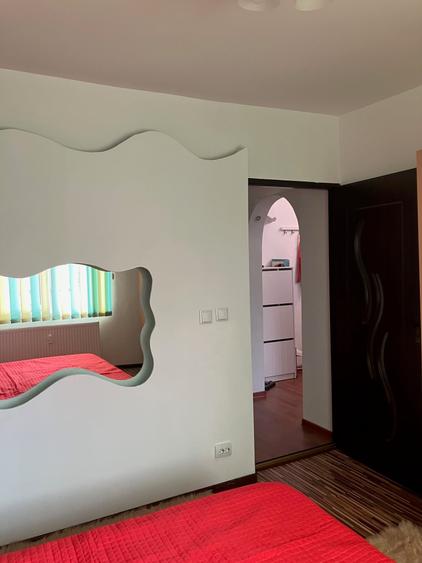 Apartament cu 3 camere decomandat în Lacul Tei