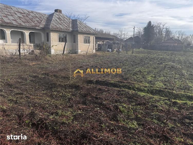Casă cu 4 camere cu Teren 1550 Mp în Fulga