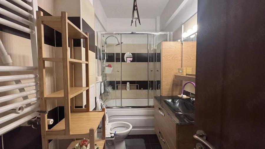Apartament cu 3 camere semidecomandat în Central