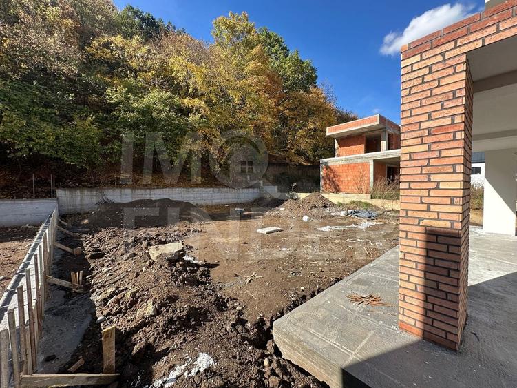 Casă individuală cu 5 camere cu Canalizare în Florești