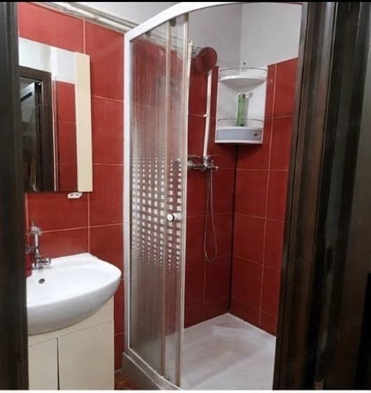 Garsonieră decomandată în Schela