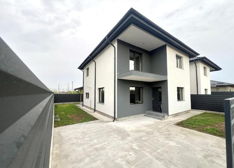 Casă cu 4 camere în Bradu