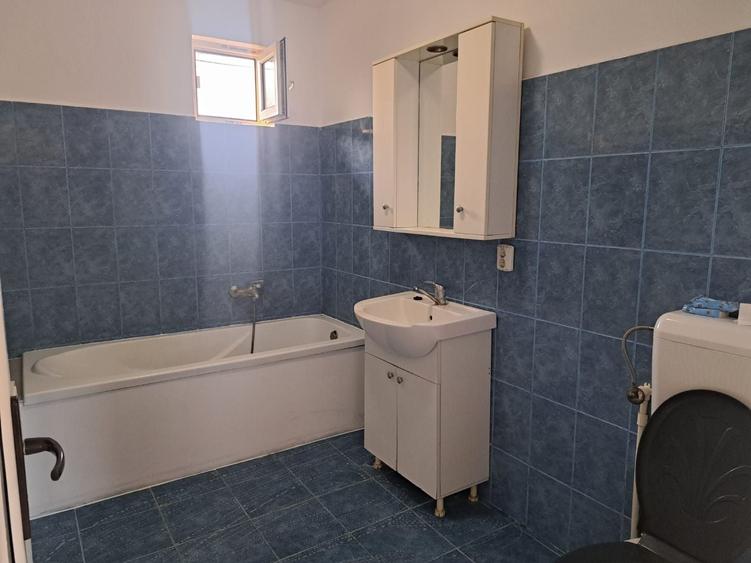Casă cu 3 camere decomandat în Ariceștii Rahtivani