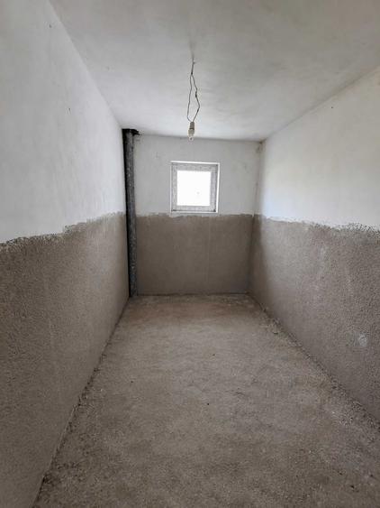 Casă cu 4 camere decomandat în Suseni