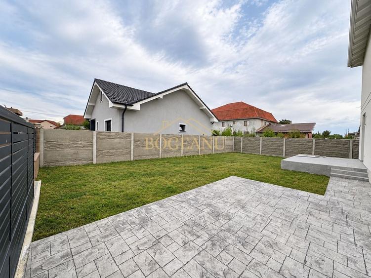 Duplex cu 4 camere cu Canalizare în Utvin