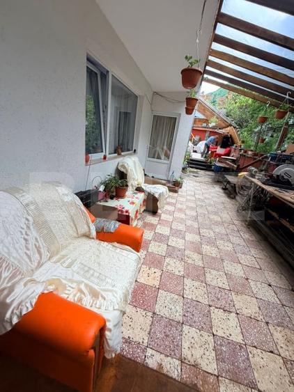 Casă individuală cu 6 camere cu Canalizare în Schei