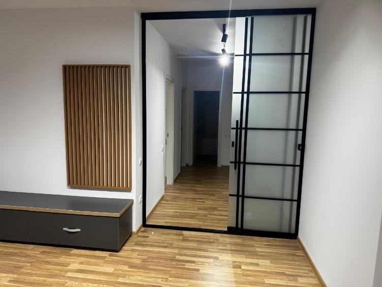 Apartament cu 2 camere decomandat, mobilat în Central
