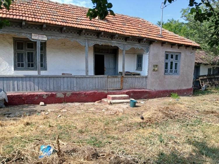 Casă cu 4 camere în Scurtești