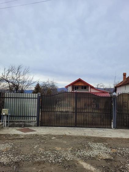 Casă cu 4 camere în Valea Popii