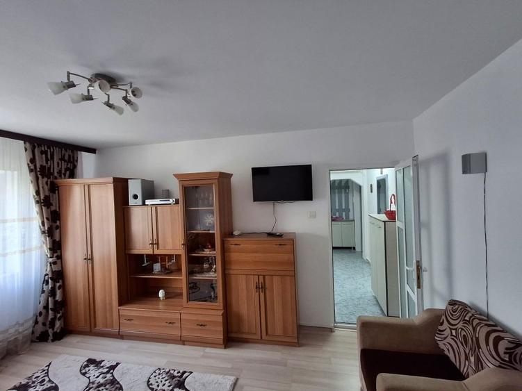 Apartament cu 3 camere semidecomandat în Nord